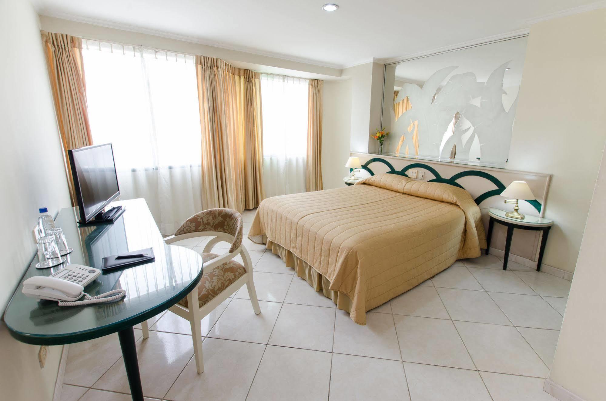 Apart Hotel Kennedy Guayaquil Bagian luar foto