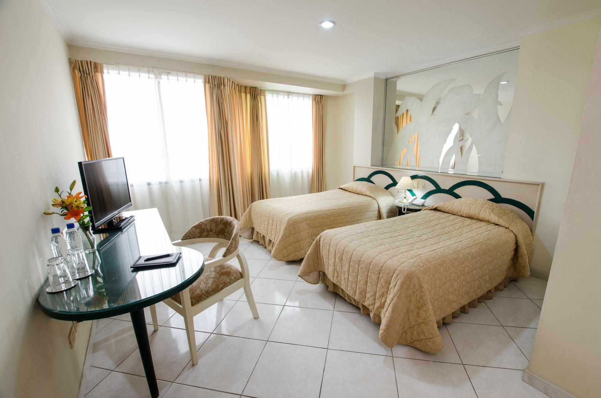 Apart Hotel Kennedy Guayaquil Bagian luar foto